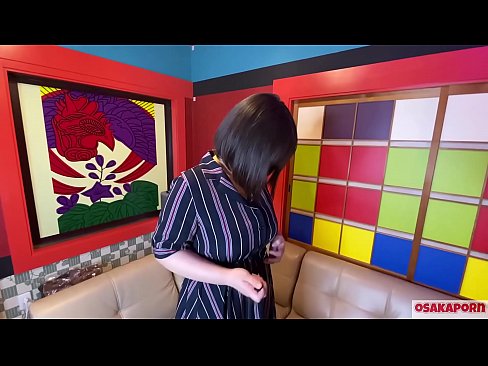 ❤️ Японская милашка с большими сиськами мастурбирует с секс игрушками и получает оргазм. Она говорит в интервью о своем опыте ебать. Огромные сиськи и волосатая киска громко стонут. Osakaporn ☑ Видео ебли у нас ️